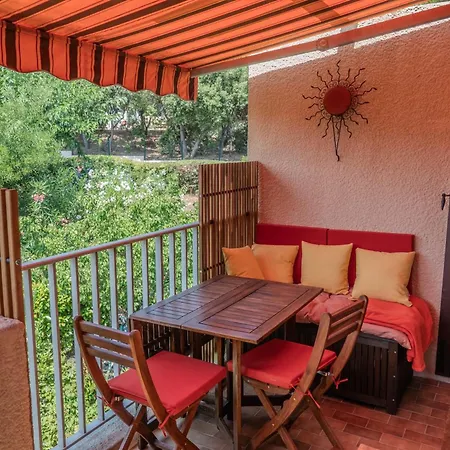 Charming With Terrace Near The Beaches Hyeres
