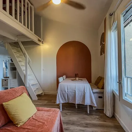 Charming With Terrace Near The Beaches Hyeres