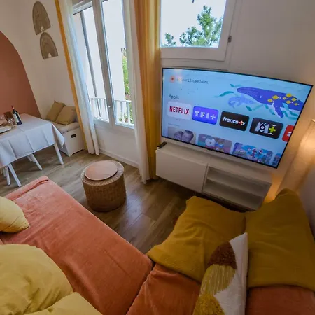 Apartment Charming With Terrace Near The Beaches