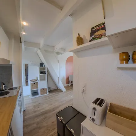 Apartment Charming With Terrace Near The Beaches