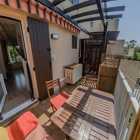 Apartment Charming With Terrace Near The Beaches *